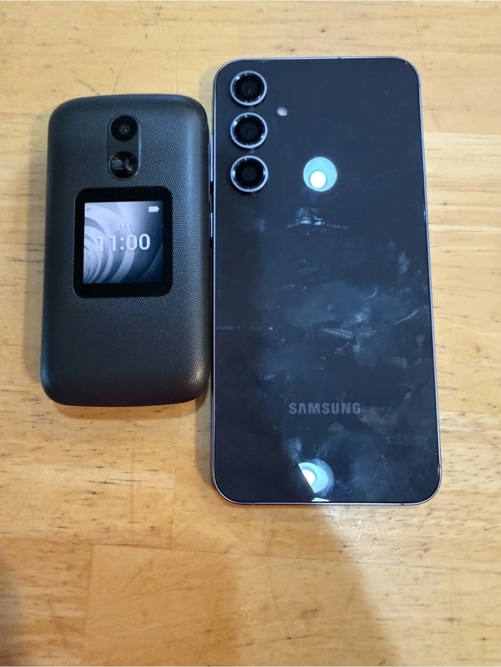 Model phone - Picture 2 of 2